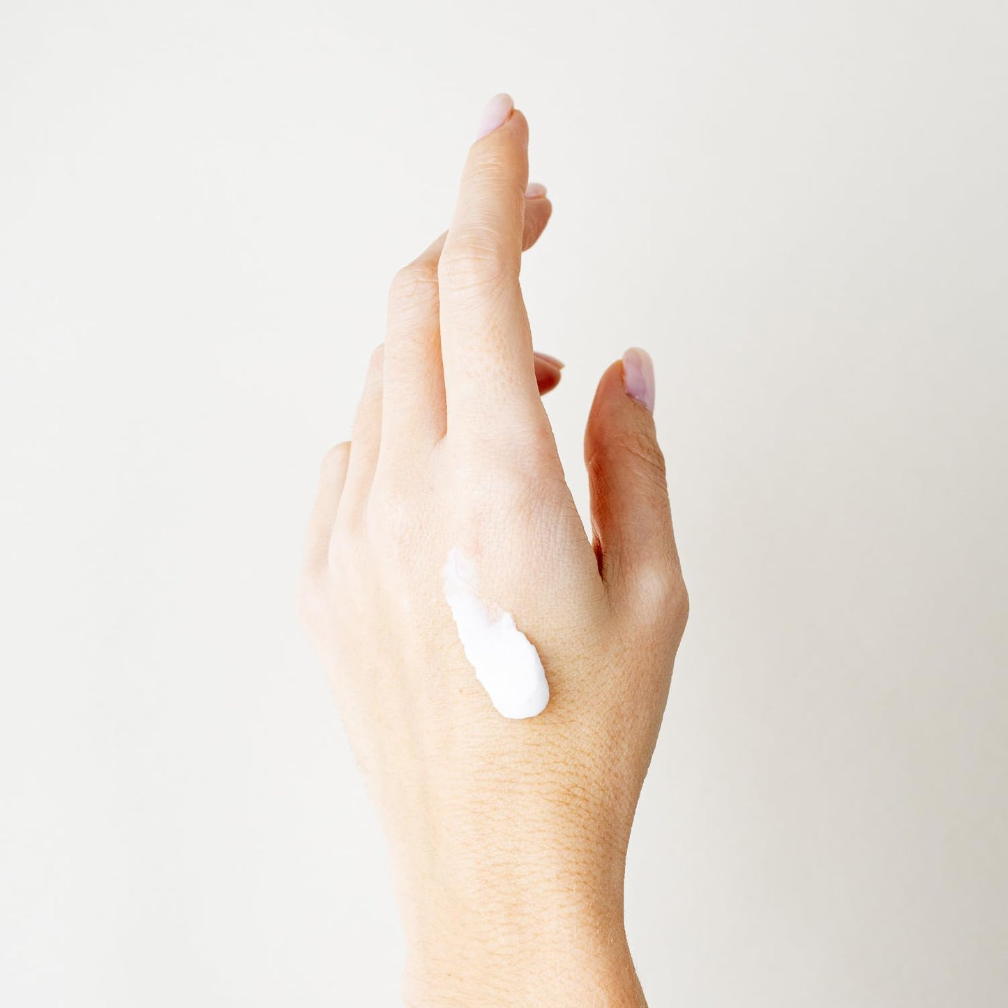 Panier des Sens - Small Hand Cream for Dry Cracked Hands β Blooming Iris Mini Hand Lotion for Dry Skin - With Shea Butter and Olive Oil - Hand Care 97% Natural Ingredients - Travel Size 1 floz