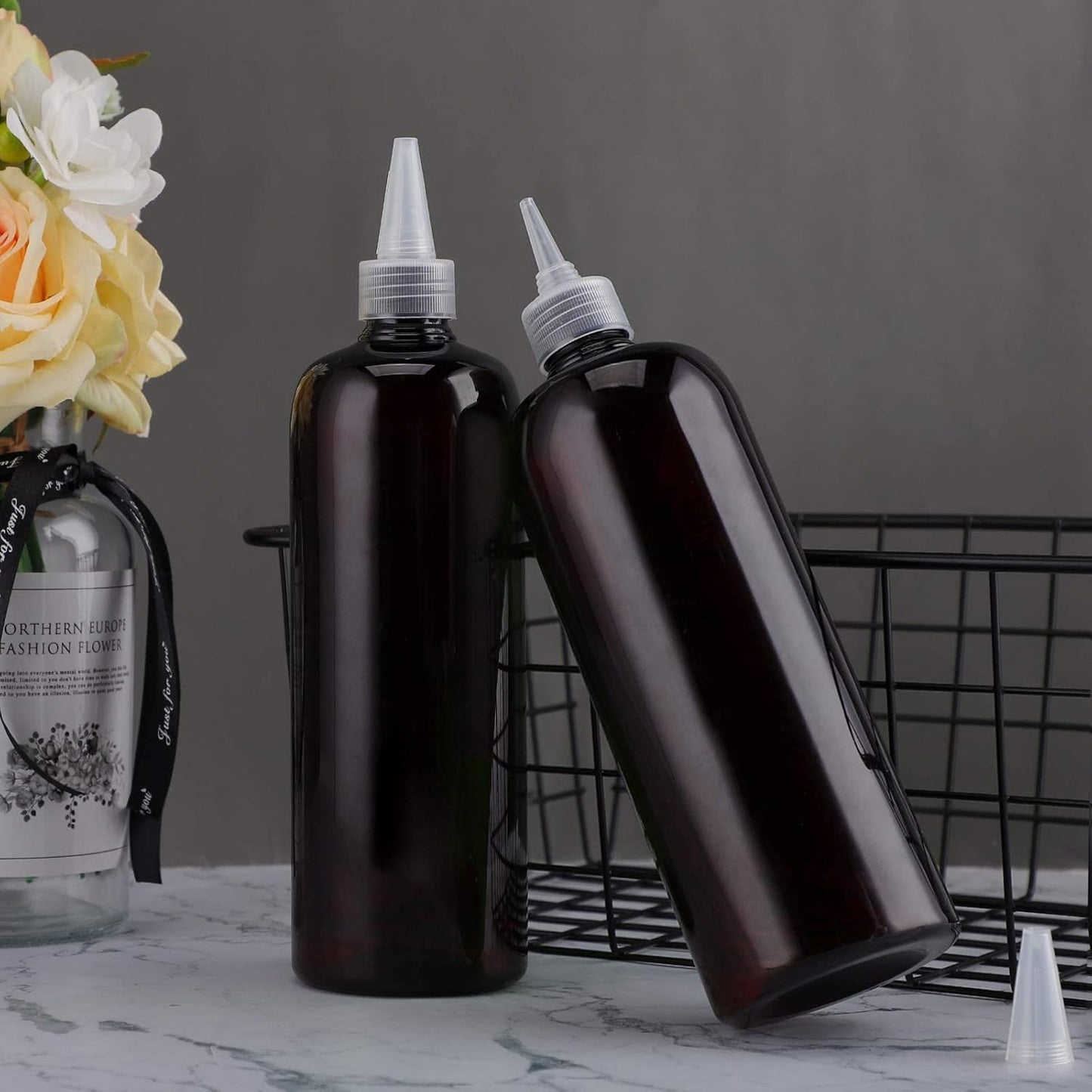 Segbeauty 16.9oz Amber Squeeze Bottles, 2 Packs 500ml Refillable Hair Dye Applicator Bottles with Twist Top Cap Tip, PET Brown Colored Angled Tip Plastic Empty Dyeing Tool for Hair Color Hairdressing