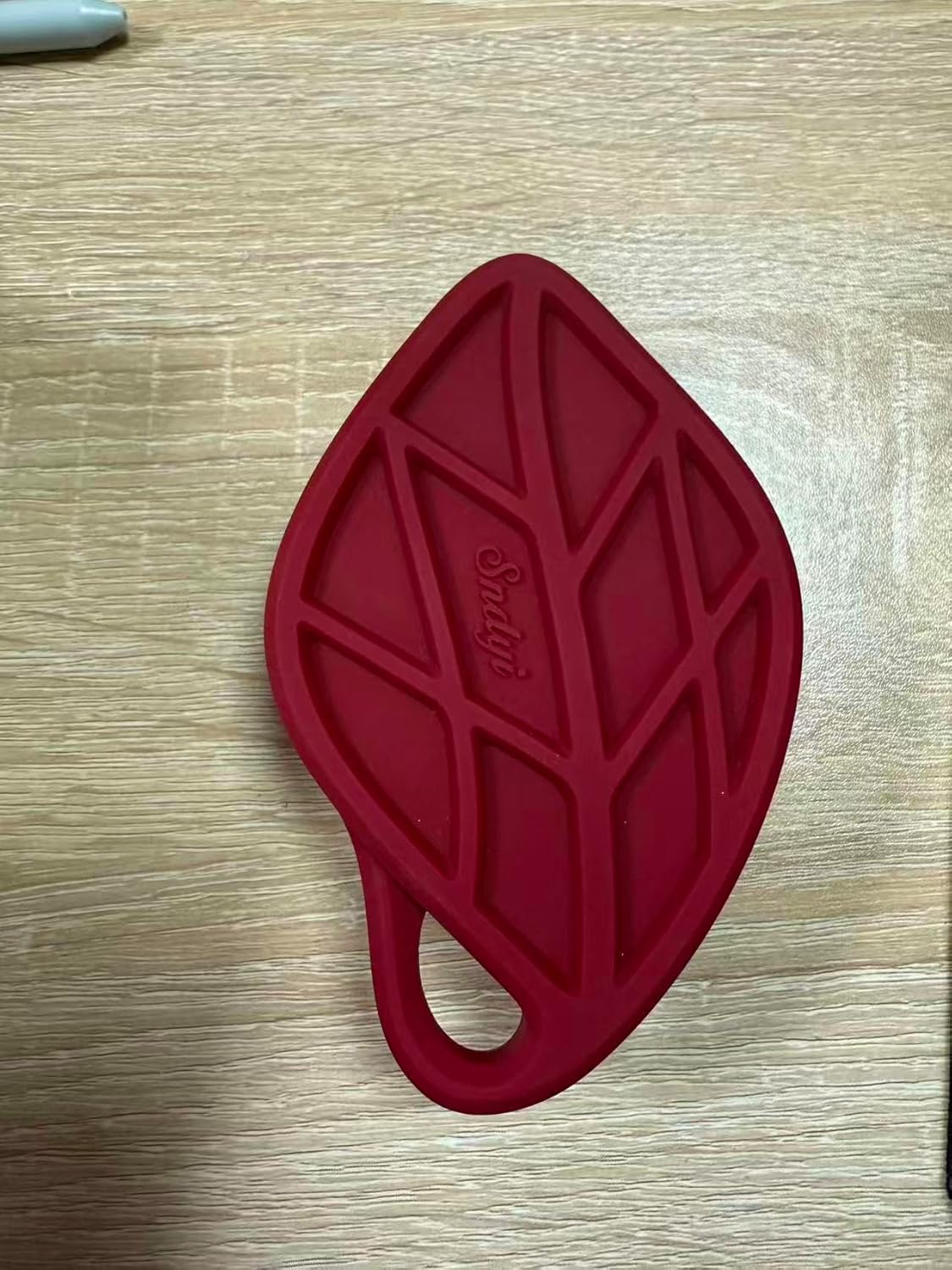 Sndyi Silicone Body Scrubber, Gentle Exfoliating Body Scrubber for Sensitive Skin, Leaf Shaped Shower Scrubber for Body with Lathering Bristles, Silicone Loofah Body Brush for Showering, Christmas Red