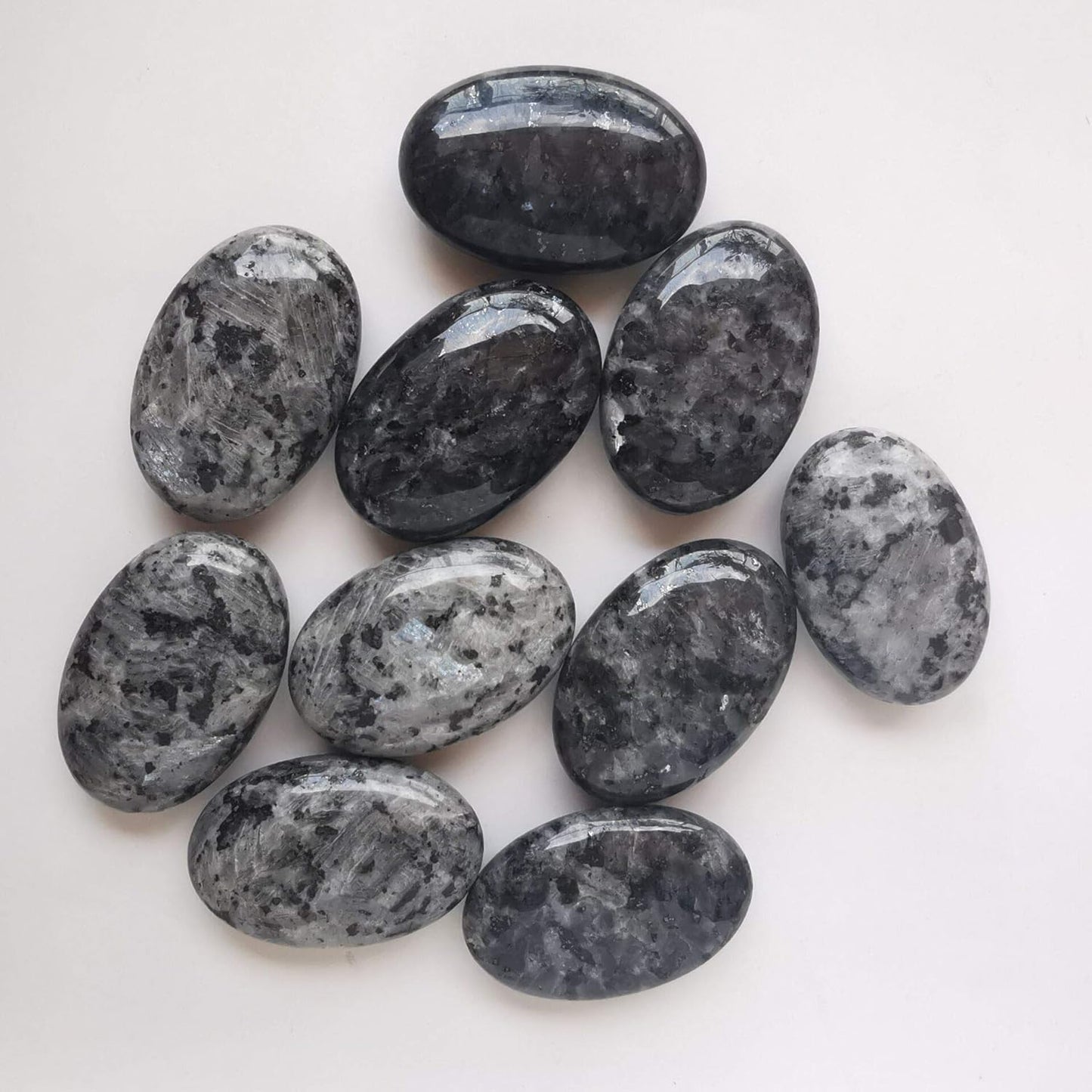 Natural Black Labradorite Oval Polished Worry Stones, Healing Crystal Indoor Fountain Stones Massage Energy Anxiety Relief Items