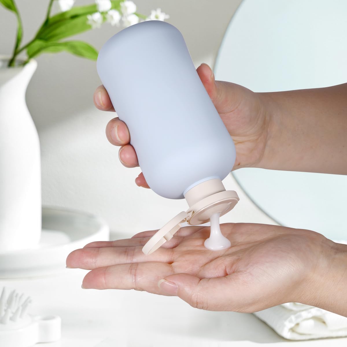 6.8 oz Plastic Travel Shampoo Bottles, Refillable Flip Cap Squeeze Bottles for Toiletries, Large Leakage-proof Travel Shampoo and Conditioner Container (Blue)