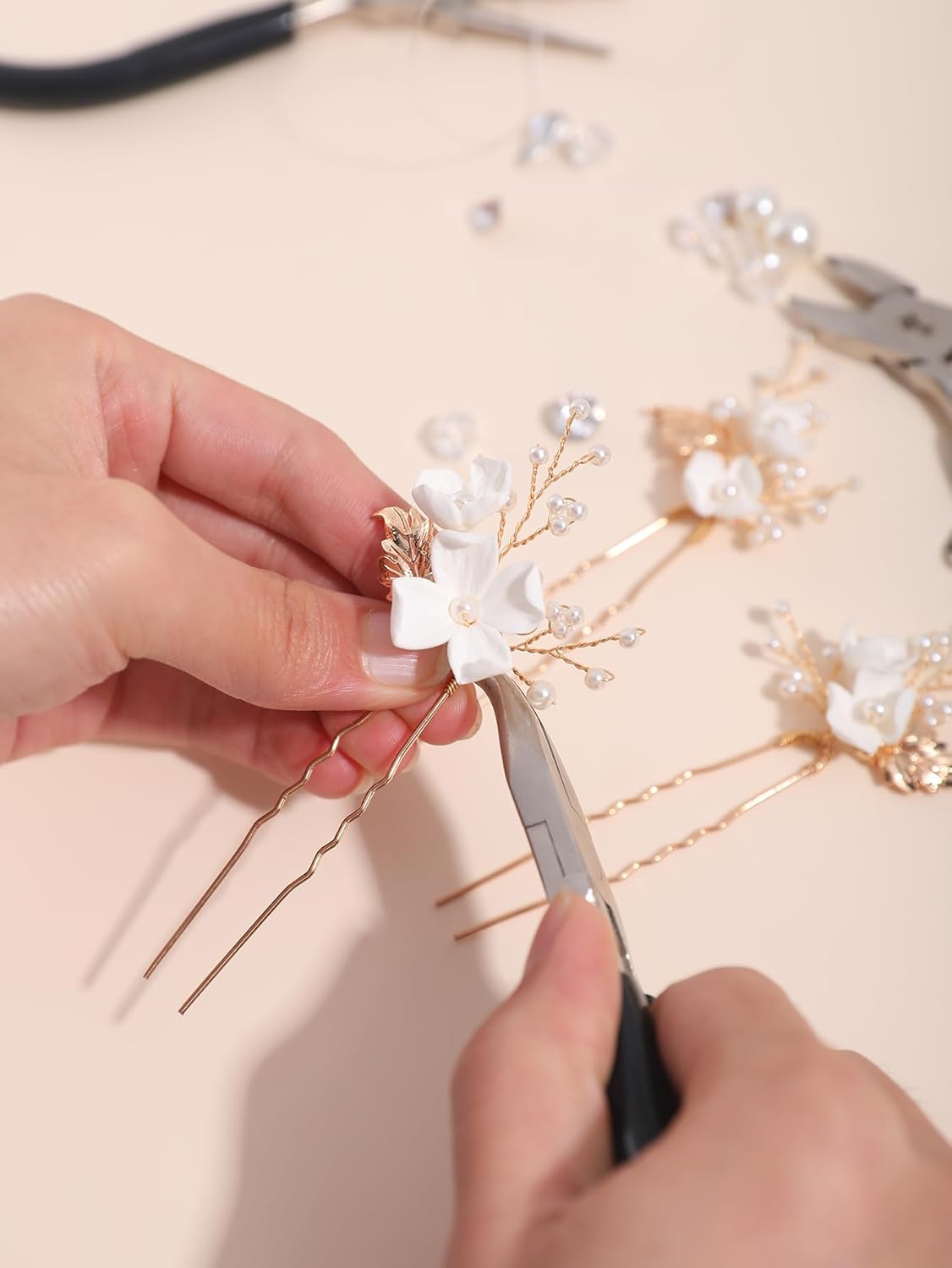 Handmade Pearl Bridal Wedding Hair Pins 6Pcs White Flower Gold Leaf Pearls Clips Bridal Hair Accessories for Women Brides Bridesmaid