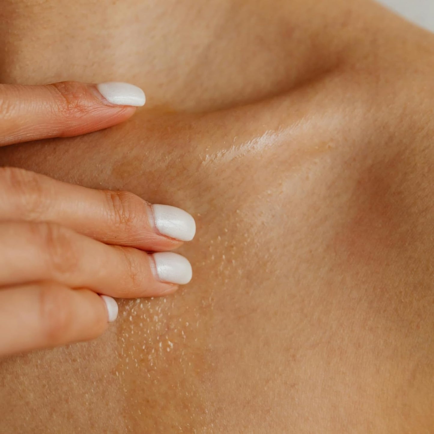 MELONY Aromatherapy Massage Candle - Body Oil Candle Lotion, Low Temp Body Safe Wax, Hydrating Warm Massage Oil Candle for Relaxation and Skin Nourishment - Jasmine, 8.1OZ