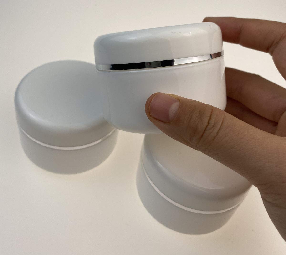 6PCS White Plastic Creams Jar with Inner Liners and Lid Empty Refillable Cosmetic Face Lotions Ointments Bottles Containers Lip Balm Storage Scrub Lotions Dispenser Jars Pots(250ML/8.45OZ)