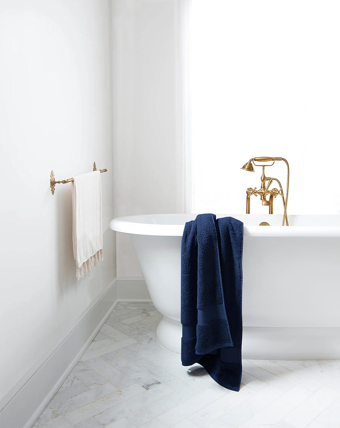 Delara Organic Cotton Luxuriously Plush Bath Towel | GOTS & OEKO-TEX Certified | Premium Hotel Quality Towels | Feather Touch Technology | 650 GSM Long Staple|Soft, Quick Dry & Ultra-Absorbent 30"x58"