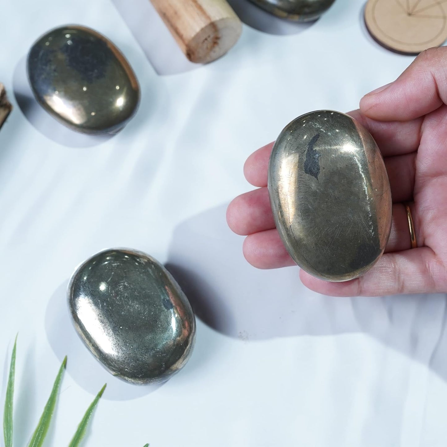 Crocon 50mm Golden Pyrite Large Palm Stone 900+ Carats Pocket Massage Worry Stones for Natural Chakra Balancing Reiki Healing Stones and Crystal Healing Massage Spa Energy Crystals Gifts for Women