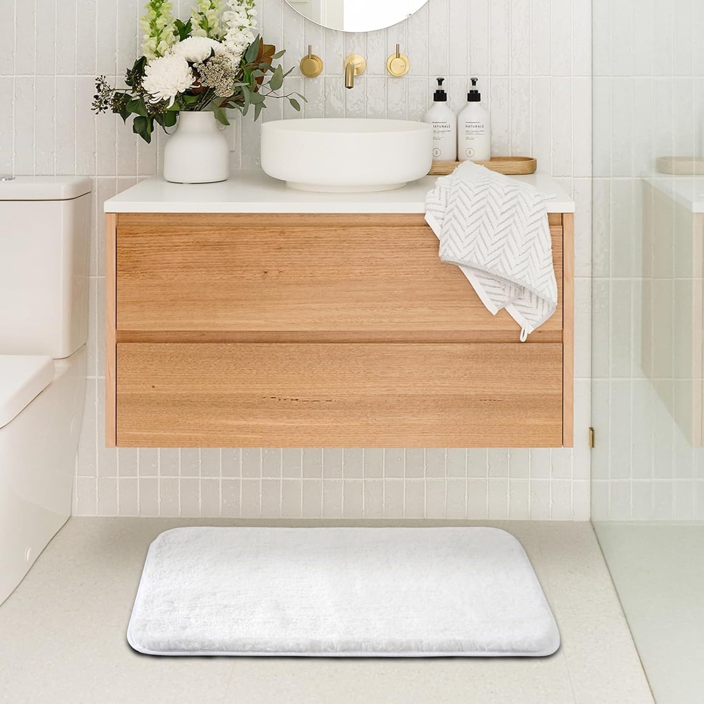 ROSMARUS Shaggy Bath Rugs for Bathroom Non Slip 17" X 24", Water Absorbent Bath Mat, Soft Shower Mat for Bathroom Floor & Tub, Fluffy Plush Rugs Machine Washable, White