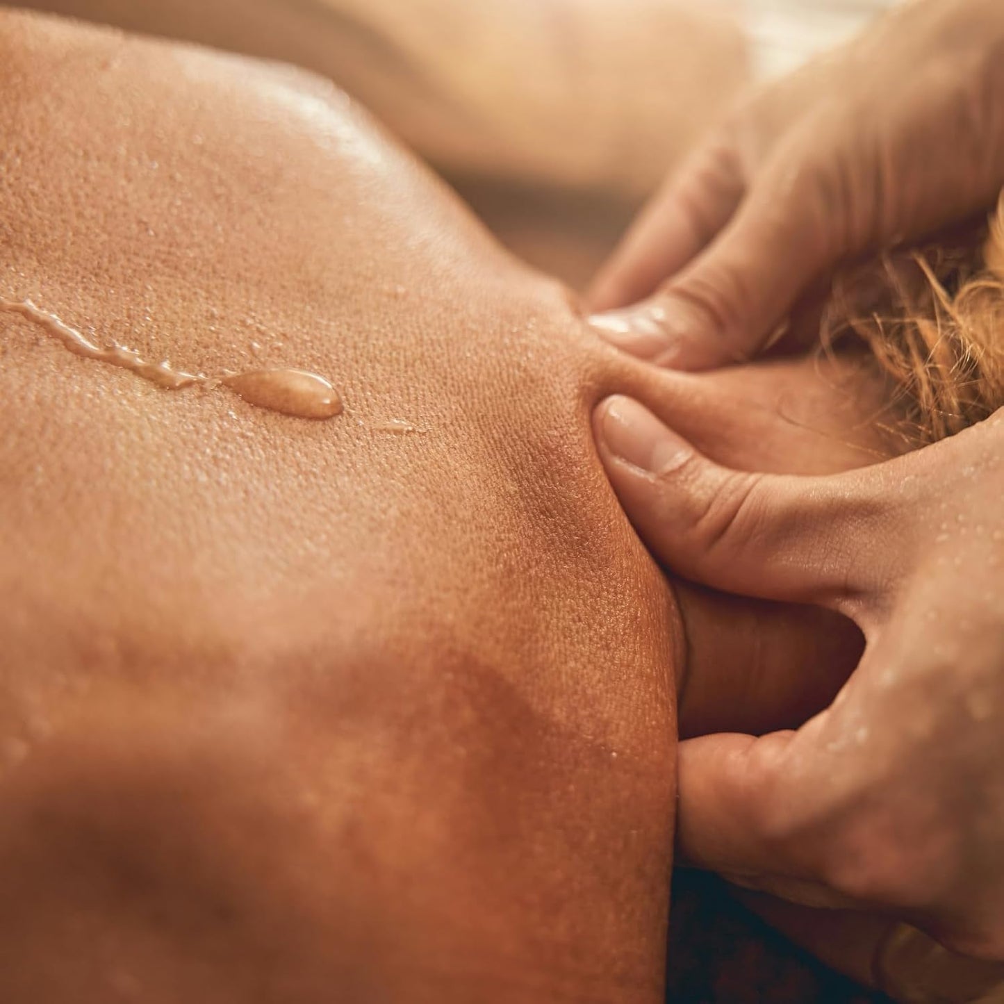 MELONY Luxury Massage Candle - Moisturising, Body Oil Candles for Muscle Relaxation, 8.1OZ (Lavender Chamomile)