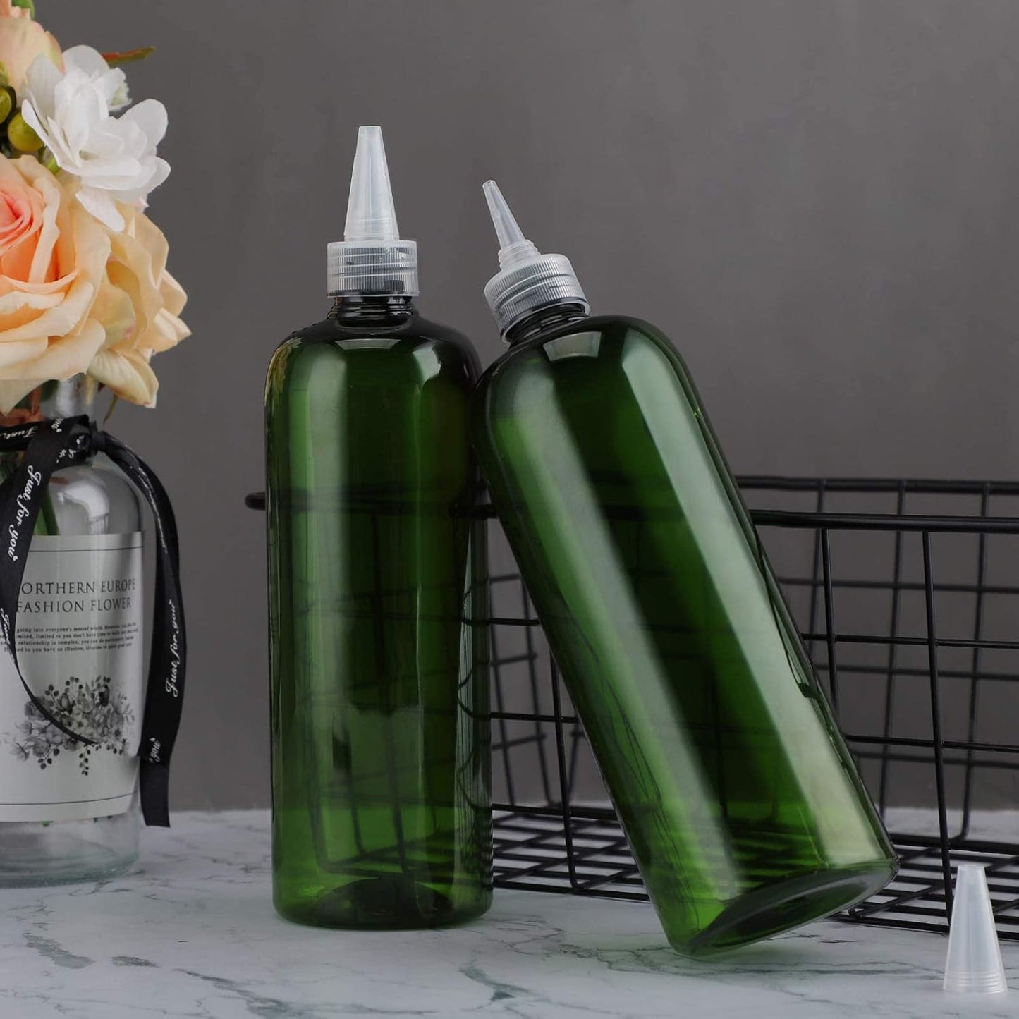 Segbeauty 16.9oz Dye Applicator Bottles, 2 Packs 500ml Refillable Hair Dye Colored Squeeze Bottle with Twist Top Cap Tip, PET Angled Tip Plastic Empty Dyeing Tool, Green Hair Color Applicator Bottle