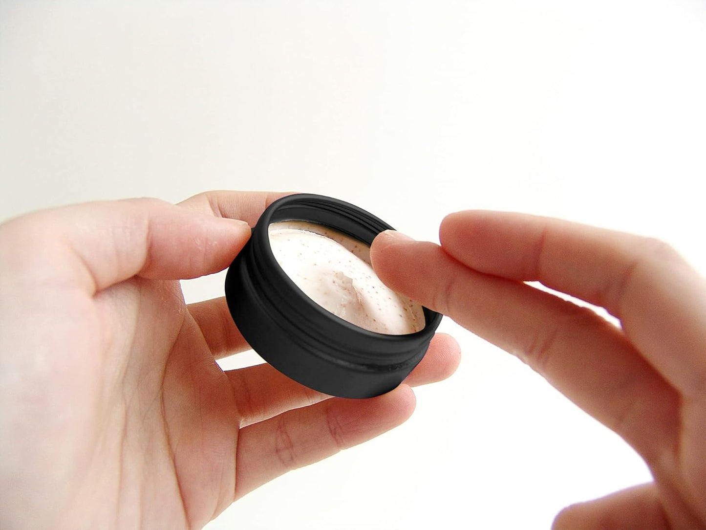 40 Pcs 1 Ounce Aluminum Tin Jars Containers Leak Proof Cosmetic Tin Jars Containers Round Screw Lids for Cosmetic, Salves, Balms, Lip Balm or Others, 30mL Black