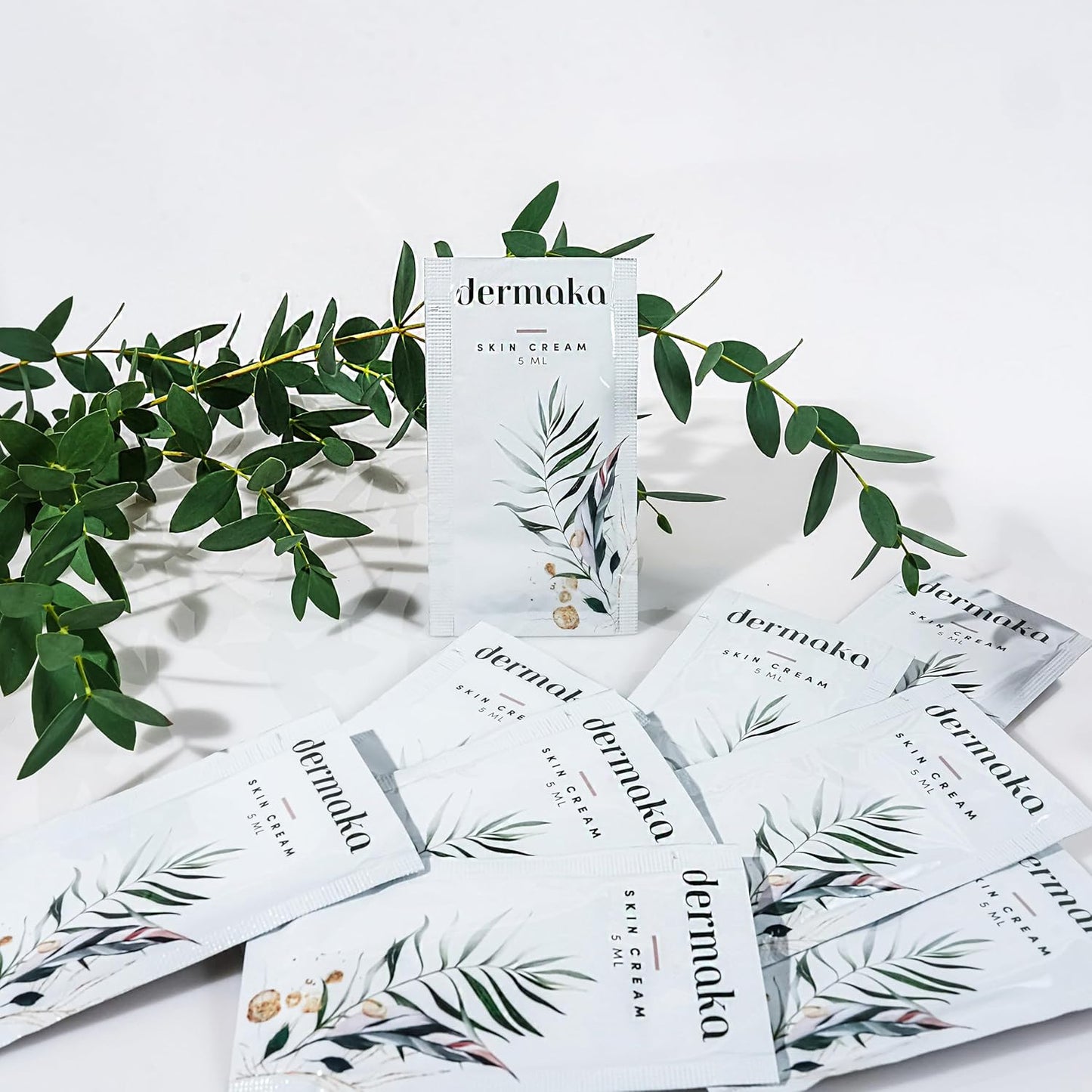 Dermaka Skin Cream 25 Packets (5 ml) – Reduces Bruising & Swelling on Thin Skin – Soothing, Hydrating Cream with Arnica Montana & Vitamins A & E – Fast Absorbing, Non-Greasy Formula for Face & Body