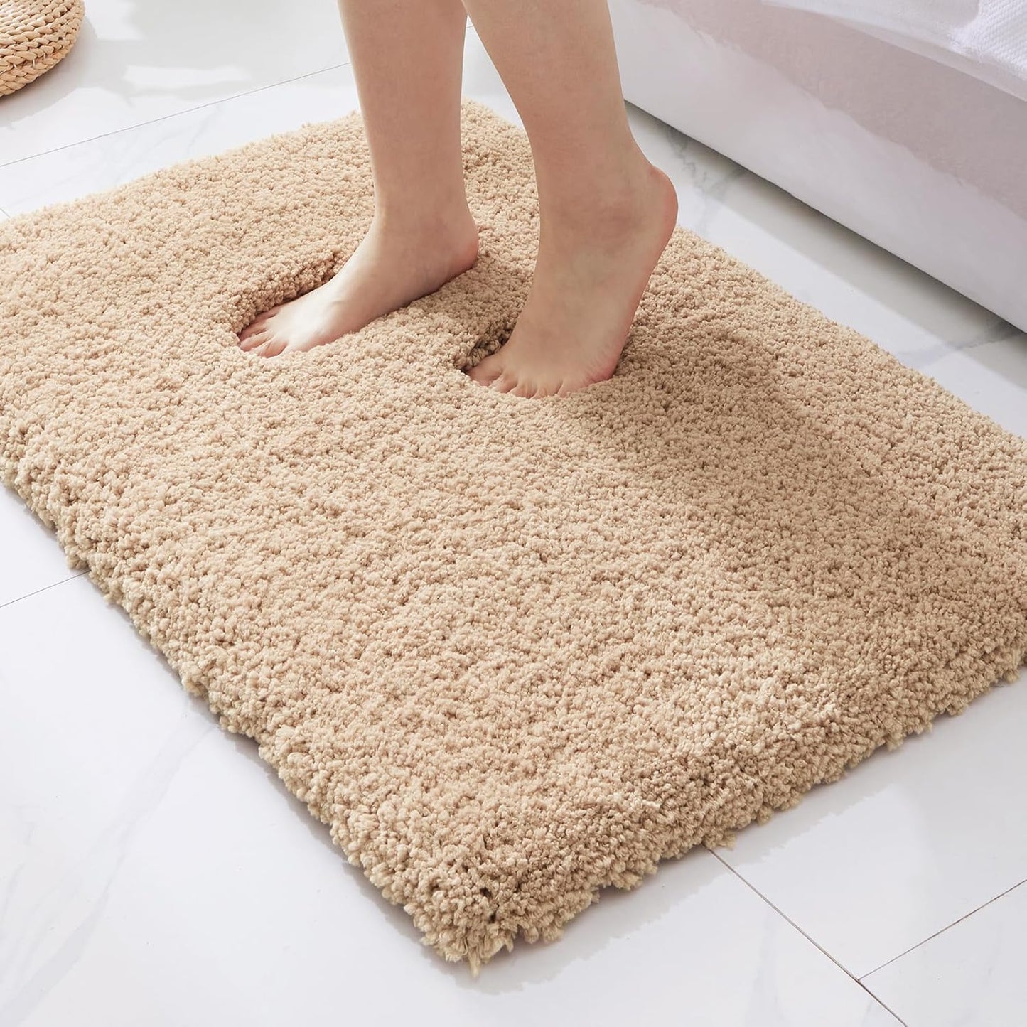 ILANGO Beige Bathroom Rugs 32" × 20" Non Slip & Super Absorbent Extra Thick Soft, Washable Bath Mat for Floor, Microfiber Plush Shaggy Bath Rug with Rubber for Bathtub Shower Room Sink