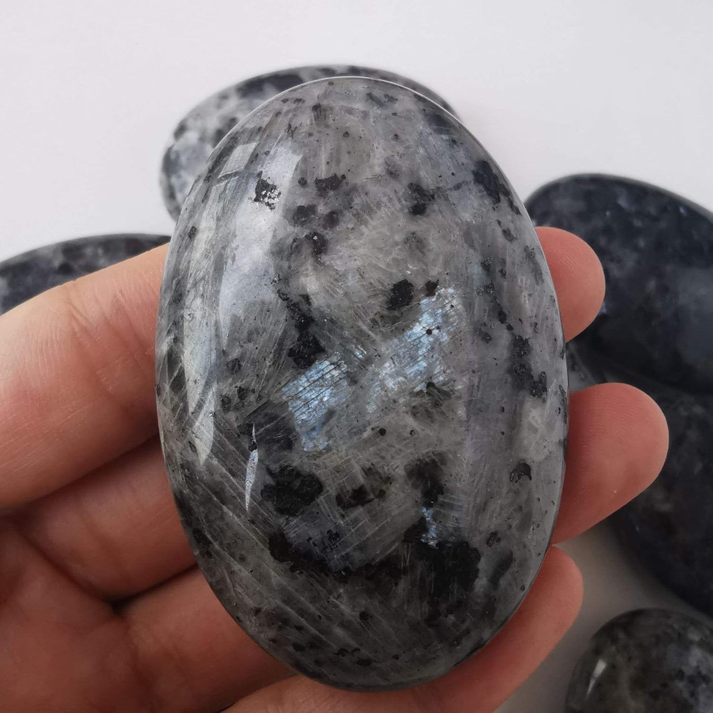 Natural Black Labradorite Oval Polished Worry Stones, Healing Crystal Indoor Fountain Stones Massage Energy Anxiety Relief Items