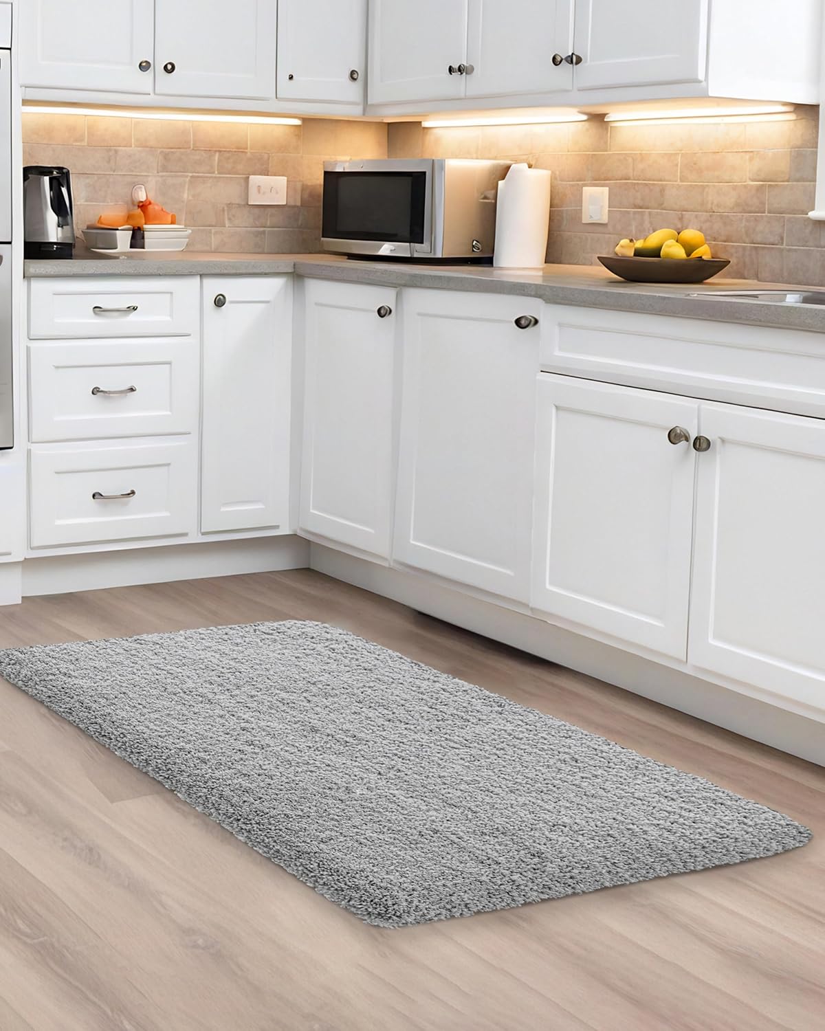 ILANGO Grey Bathroom Rugs 32" × 20" Non Slip & Super Absorbent Extra Thick Soft, Washable Bath Mat for Floor, Microfiber Plush Shaggy Bath Rug with Rubber for Bathtub Shower Room Sink