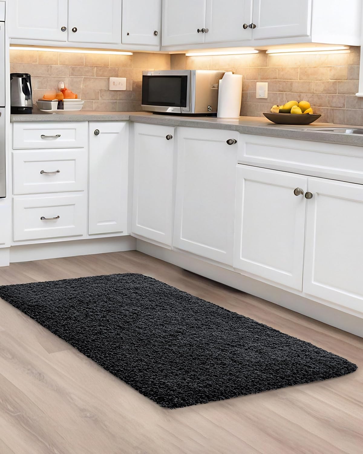 ILANGO Black Bathroom Rugs 24" × 17" Small Non Slip & Super Absorbent Extra Thick Soft, Washable Bath Mat for Floor, Microfiber Plush Shaggy Bath Rug with Rubber for Bathtub Shower Room Sink